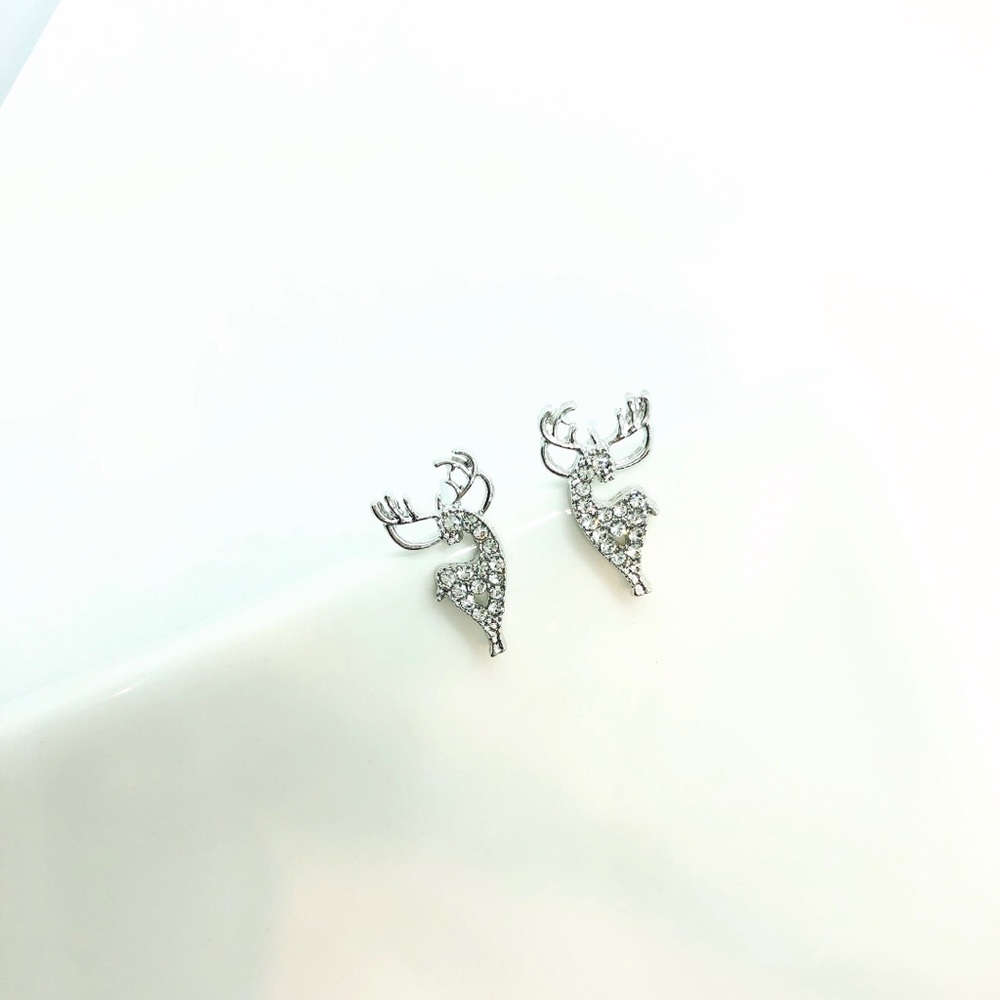 Elk deer stud earrings